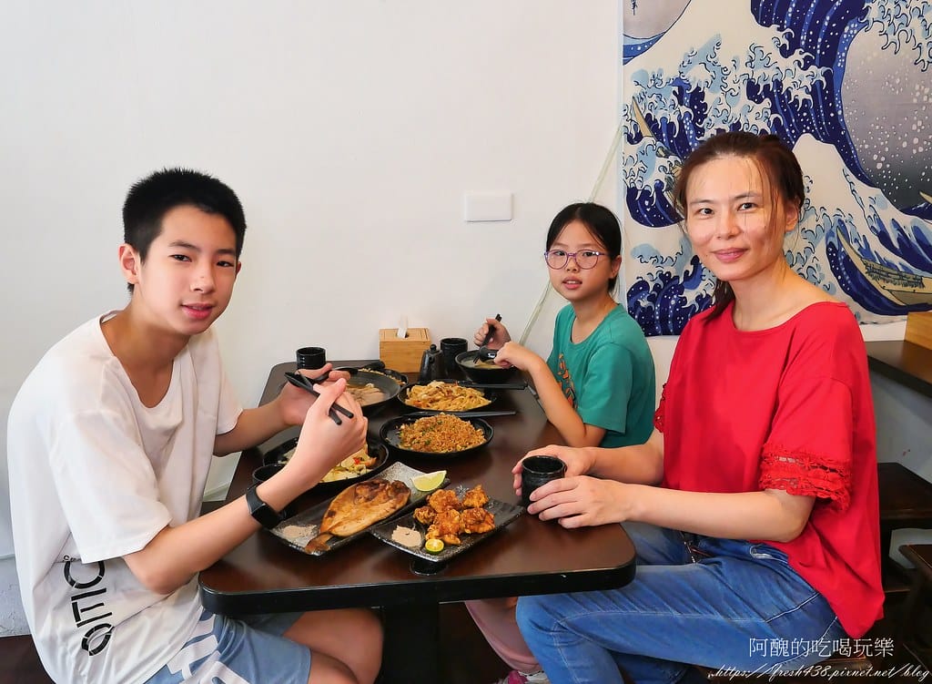 【桃園美食】津賀家食堂,平日套餐100元起,熱炒、串燒、壽司、生魚片樣樣有,平價桃園日式料理好迷人! - 第48張圖 40