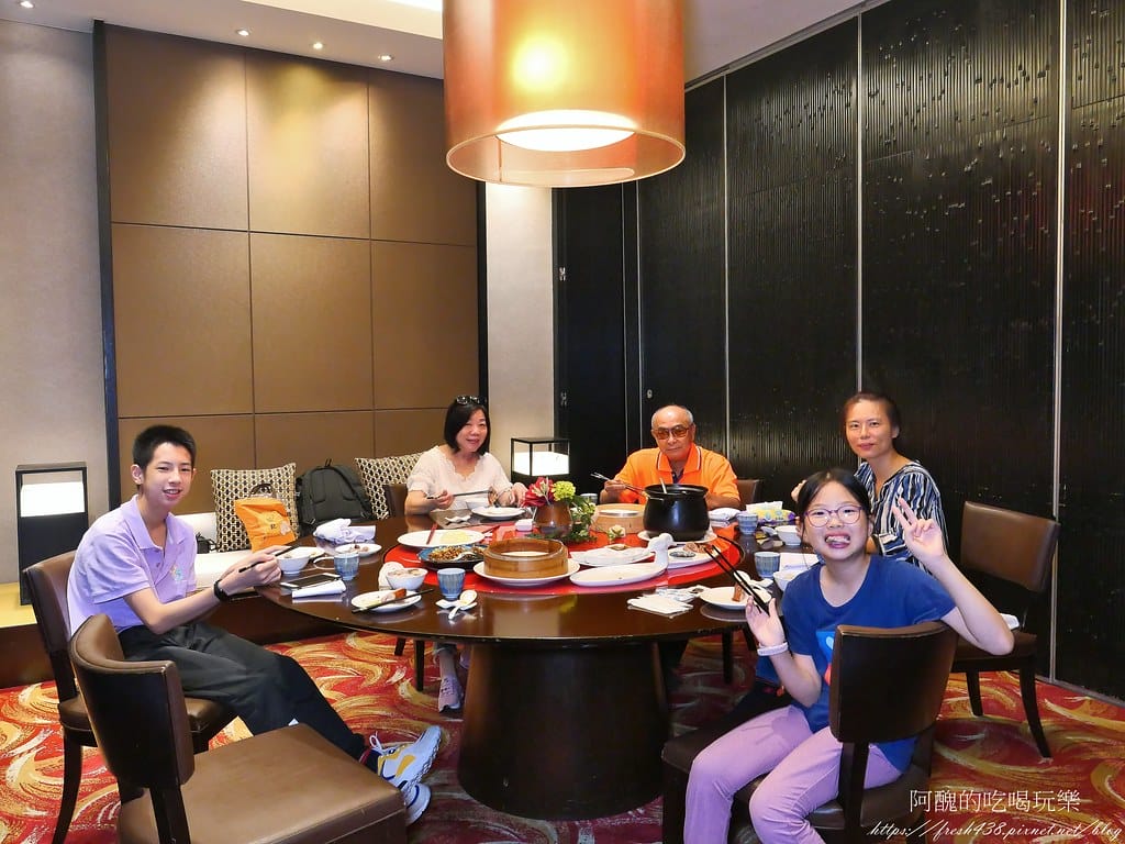 【桃園美食】味坊中餐廳,台北諾富特華航桃園機場飯店必吃粵菜餐廳,櫻桃鴨二吃太銷魂,還有主廚片鴨秀! - 第77張圖 65
