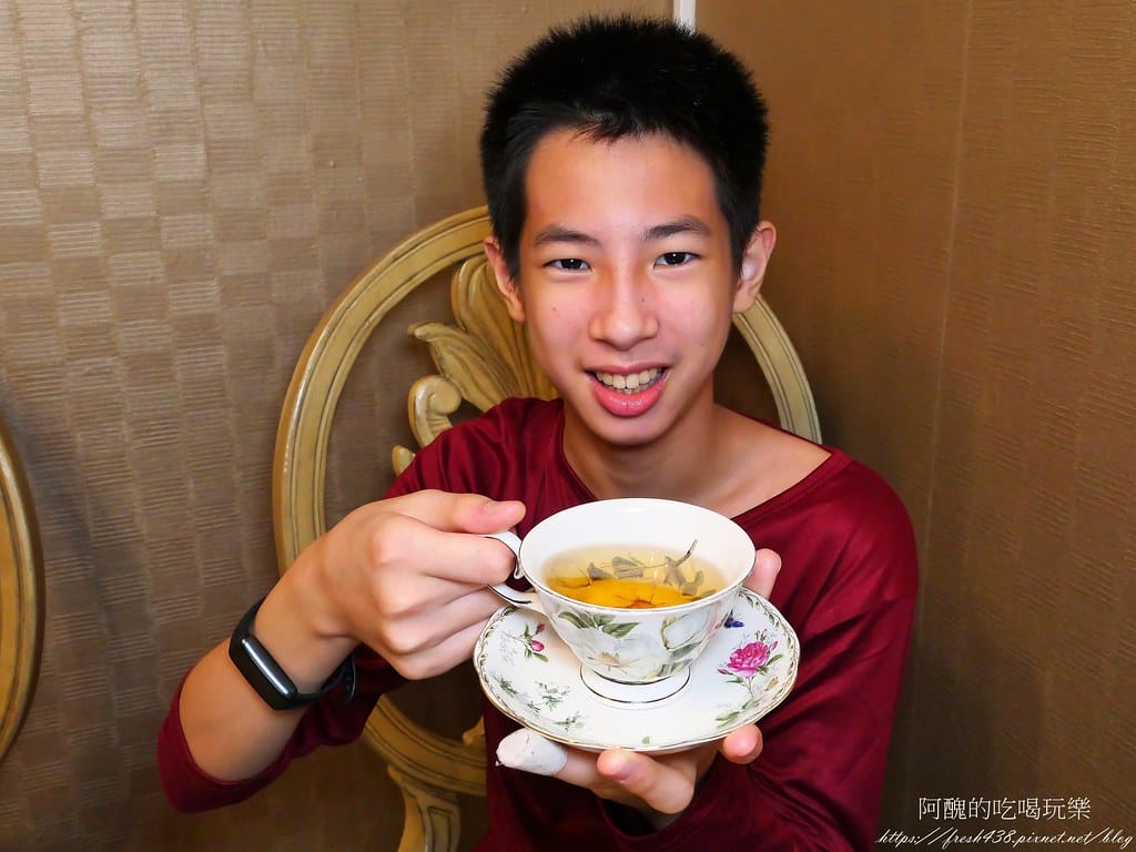 【台北車站美食】Moni咖哩中山旗艦店,提供早午餐、正餐、下午茶,網美必吃的中山區咖哩與甜點! - 第24張圖 52