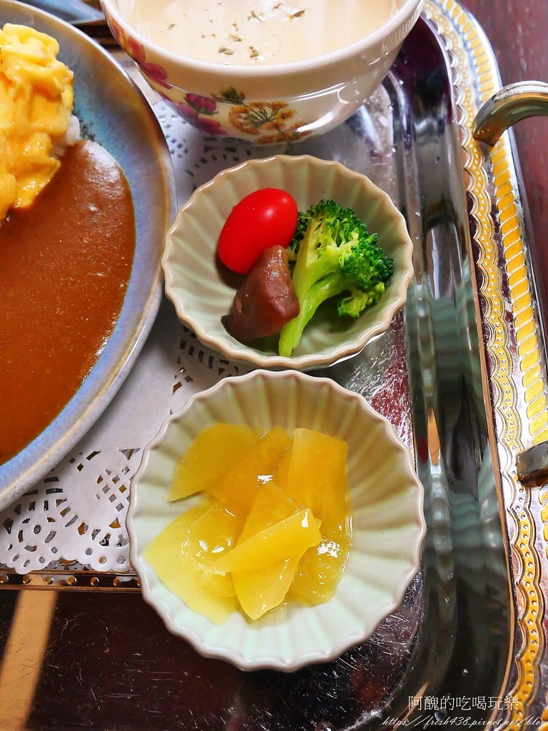 【台北車站美食】Moni咖哩中山旗艦店,提供早午餐、正餐、下午茶,網美必吃的中山區咖哩與甜點! - 第50張圖 24