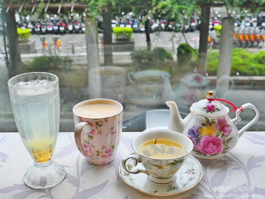 【台北車站美食】Moni咖哩中山旗艦店,提供早午餐、正餐、下午茶,網美必吃的中山區咖哩與甜點! - 第23張圖 51