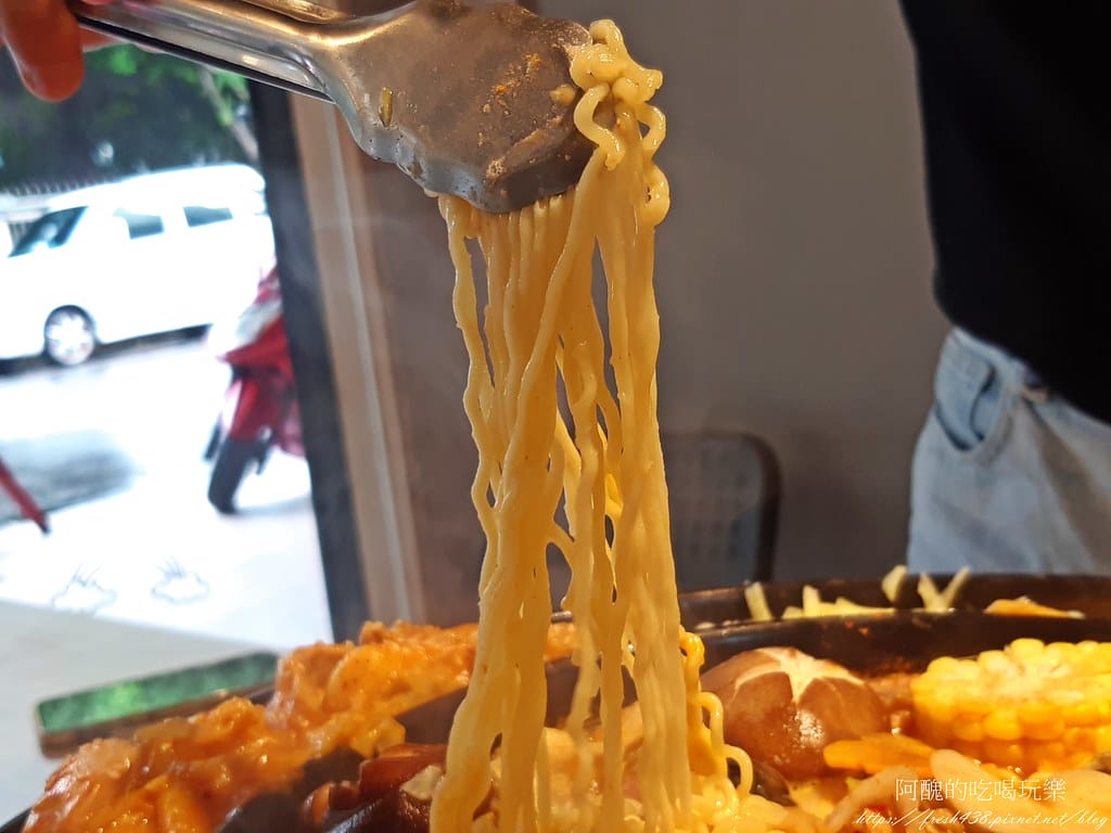 【樹林美食】幸福的蛋蛋,韓式小菜、白飯免費吃到飽,必點起司春川炒雞火鍋、韓式炸雞! - 第31張圖 30