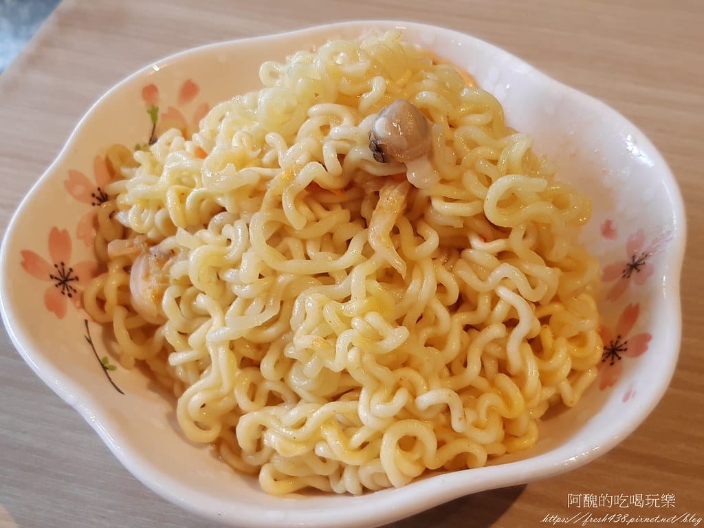 【樹林美食】幸福的蛋蛋,韓式小菜、白飯免費吃到飽,必點起司春川炒雞火鍋、韓式炸雞! - 第32張圖 31