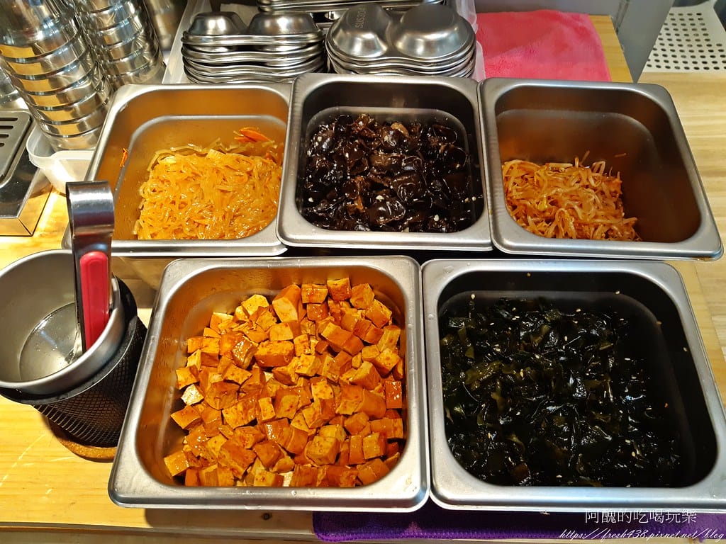 【樹林美食】幸福的蛋蛋,韓式小菜、白飯免費吃到飽,必點起司春川炒雞火鍋、韓式炸雞! - 第18張圖 17