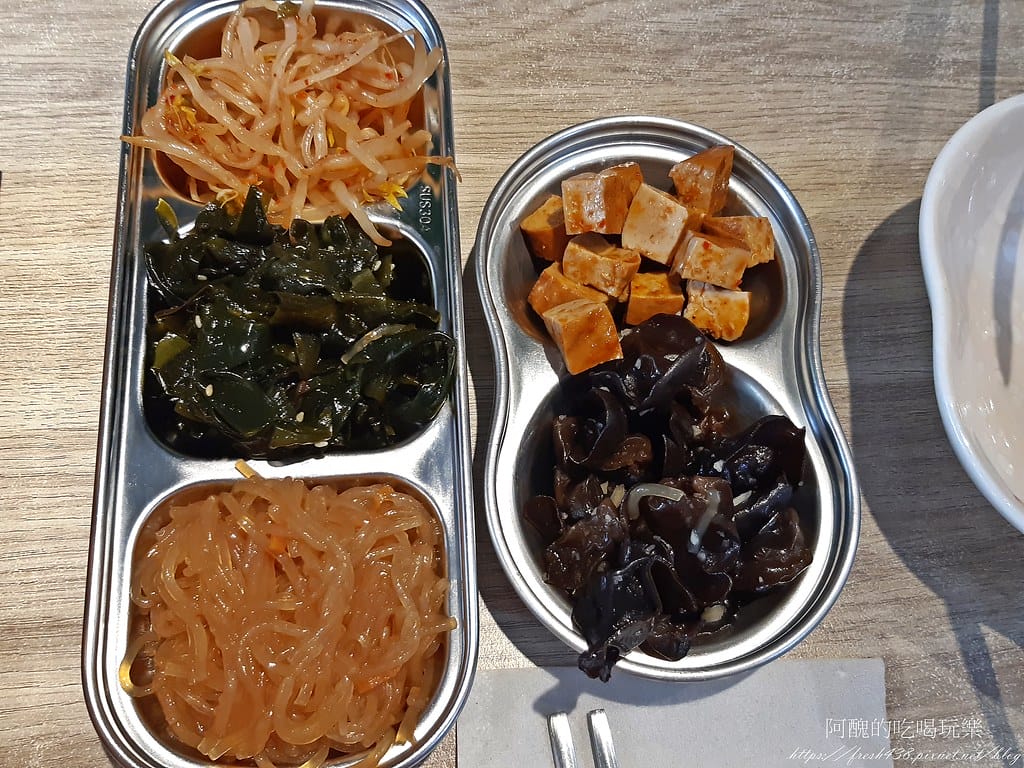 【樹林美食】幸福的蛋蛋,韓式小菜、白飯免費吃到飽,必點起司春川炒雞火鍋、韓式炸雞! - 第20張圖 19
