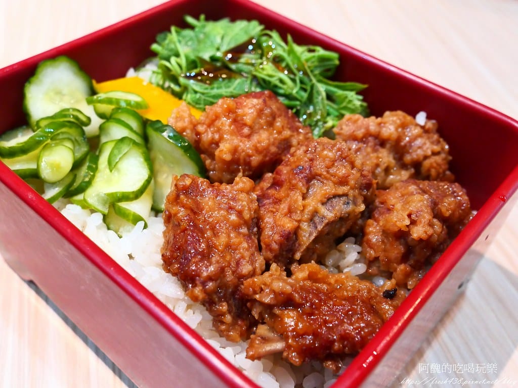 【花蓮美食】京湘排骨麵,在地人氣小吃,排骨酥、豬腳超讚! - 第26張圖 17-2