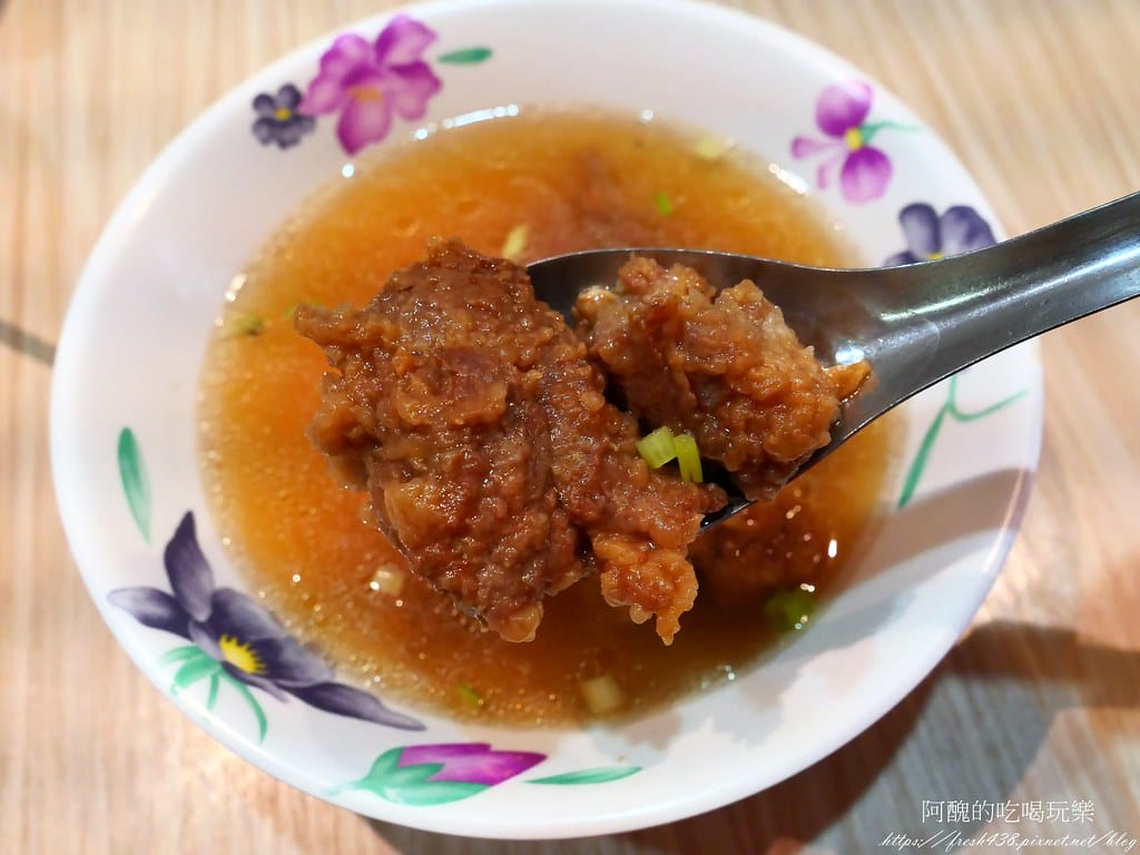 【花蓮美食】京湘排骨麵,在地人氣小吃,排骨酥、豬腳超讚! - 第30張圖 21