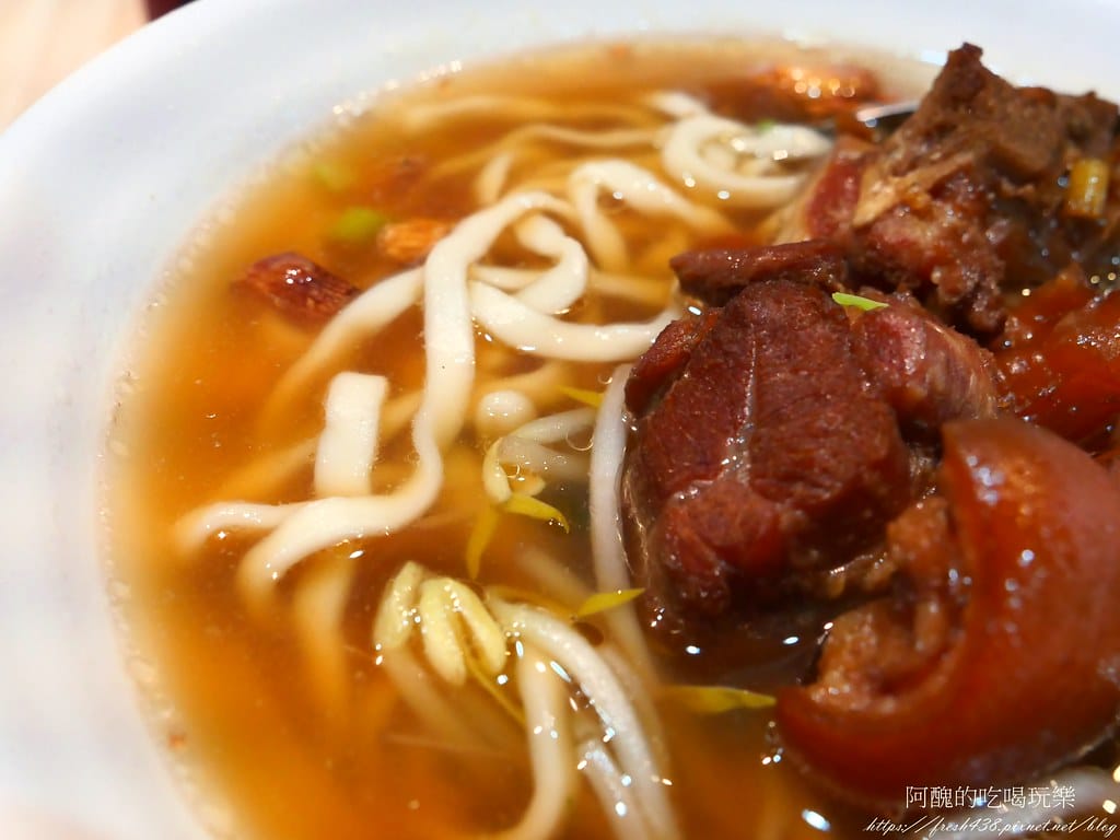【花蓮美食】京湘排骨麵,在地人氣小吃,排骨酥、豬腳超讚! - 第32張圖 23