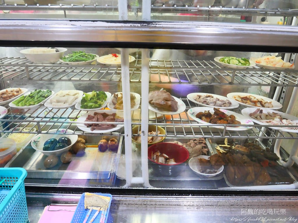 【花蓮美食】京湘排骨麵,在地人氣小吃,排骨酥、豬腳超讚! - 第14張圖 9