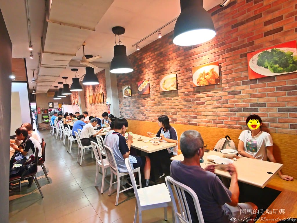 【花蓮美食】京湘排骨麵,在地人氣小吃,排骨酥、豬腳超讚! - 第9張圖 5