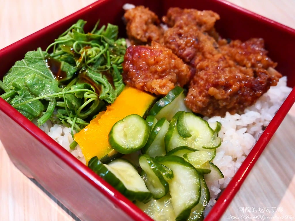 【花蓮美食】京湘排骨麵,在地人氣小吃,排骨酥、豬腳超讚! - 第25張圖 17-1