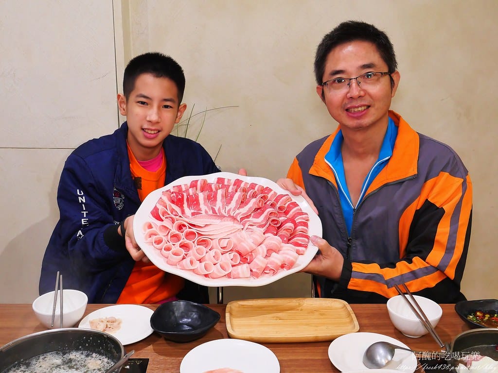 【台北美食】冬湖火鍋-東湖店,寵物友善餐廳,倆倆痛風套餐、XXXL雙人肉盤套餐,份量驚人,新鮮度破表! - 第44張圖 35-5
