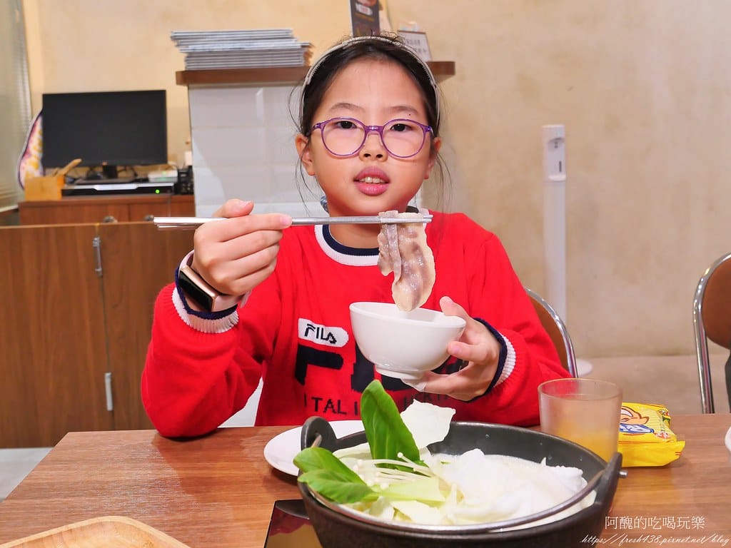 【台北美食】冬湖火鍋-東湖店,寵物友善餐廳,倆倆痛風套餐、XXXL雙人肉盤套餐,份量驚人,新鮮度破表! - 第55張圖 44
