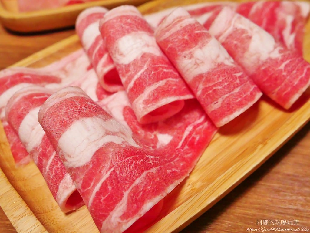 【台北美食】冬湖火鍋-東湖店,寵物友善餐廳,倆倆痛風套餐、XXXL雙人肉盤套餐,份量驚人,新鮮度破表! - 第35張圖 27