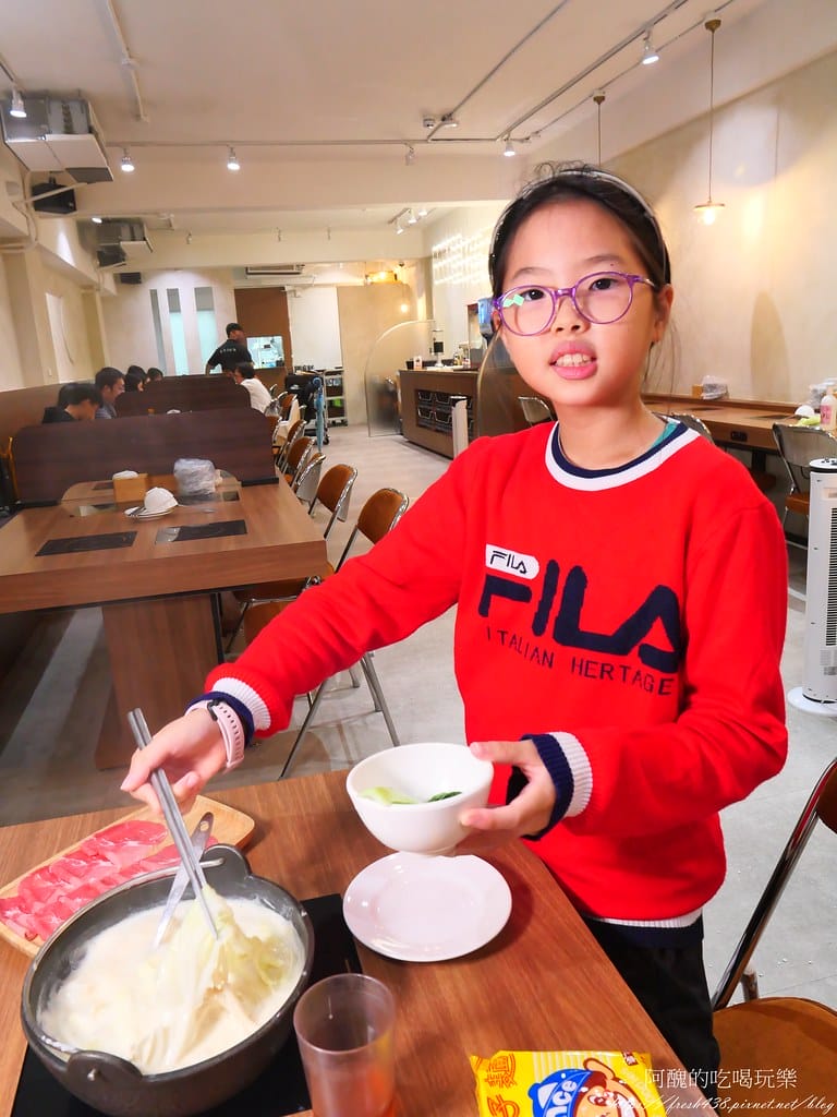 【台北美食】冬湖火鍋-東湖店,寵物友善餐廳,倆倆痛風套餐、XXXL雙人肉盤套餐,份量驚人,新鮮度破表! - 第54張圖 43-1