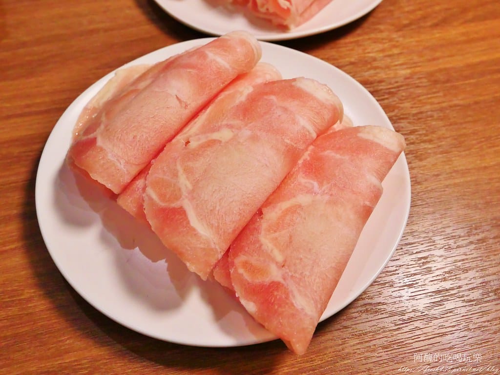 【台北美食】冬湖火鍋-東湖店,寵物友善餐廳,倆倆痛風套餐、XXXL雙人肉盤套餐,份量驚人,新鮮度破表! - 第28張圖 21