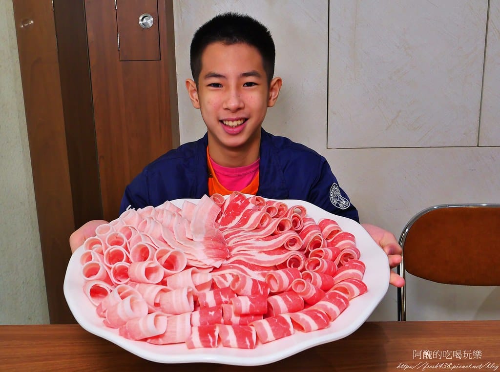 【台北美食】冬湖火鍋-東湖店,寵物友善餐廳,倆倆痛風套餐、XXXL雙人肉盤套餐,份量驚人,新鮮度破表! - 第41張圖 35