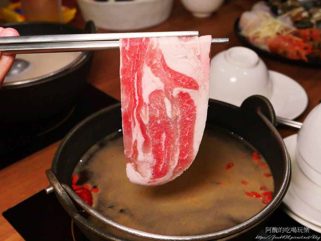 【台北美食】冬湖火鍋-東湖店,寵物友善餐廳,倆倆痛風套餐、XXXL雙人肉盤套餐,份量驚人,新鮮度破表! - 第50張圖 41
