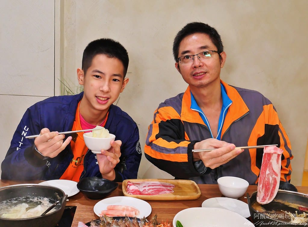 【台北美食】冬湖火鍋-東湖店,寵物友善餐廳,倆倆痛風套餐、XXXL雙人肉盤套餐,份量驚人,新鮮度破表! - 第49張圖 37