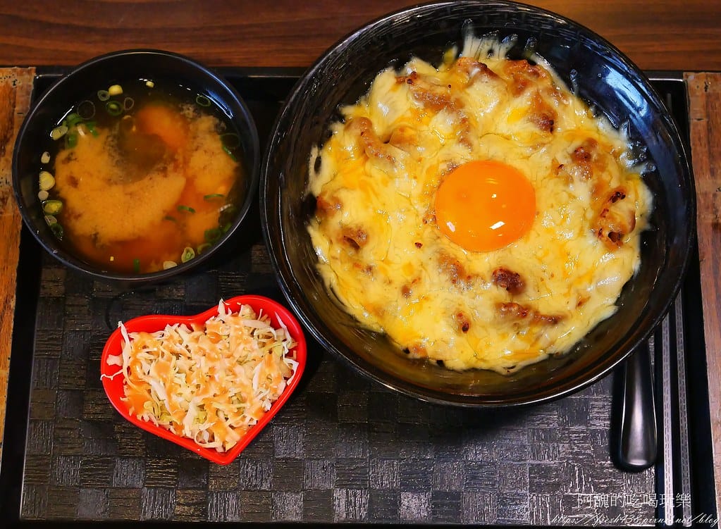 【台北美食】新丼,捷運中山站日式料理,起司牽絲到無法自拔,味噌湯、白飯、高麗菜絲免費吃到飽。 - 第16張圖 5-1