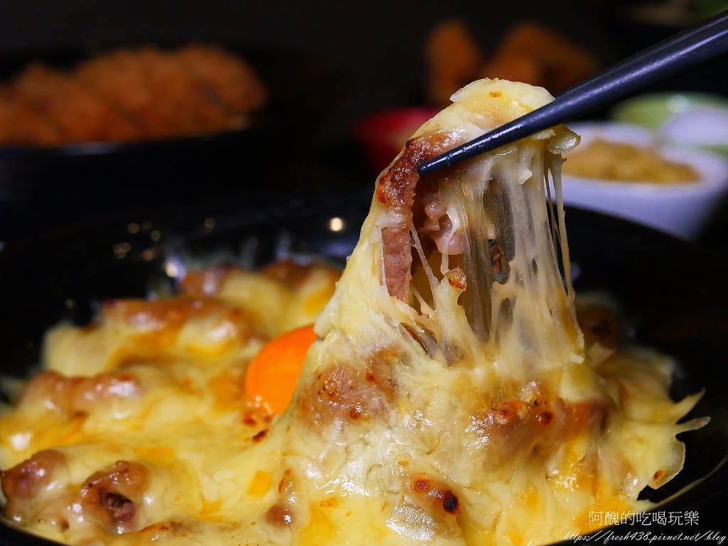 【台北美食】新丼,捷運中山站日式料理,起司牽絲到無法自拔,味噌湯、白飯、高麗菜絲免費吃到飽。 - 第21張圖 5-5