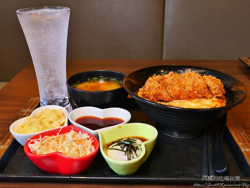 【台北美食】新丼,捷運中山站日式料理,起司牽絲到無法自拔,味噌湯、白飯、高麗菜絲免費吃到飽。 - 第42張圖 13-2