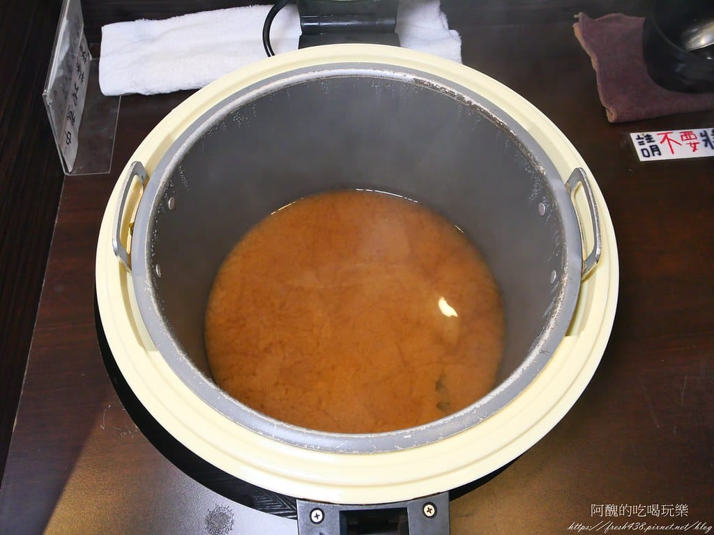 【台北美食】新丼,捷運中山站日式料理,起司牽絲到無法自拔,味噌湯、白飯、高麗菜絲免費吃到飽。 - 第11張圖 6