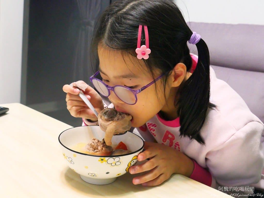 【電鍋食譜】番茄雞湯,開胃、助眠、抗癌、防老化,一鍋喝下,營養百分百。 - 第13張圖 P1016835