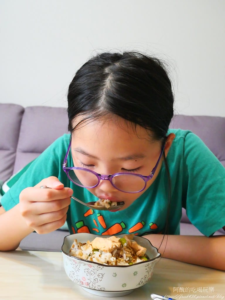 雞胸肉毛豆炊飯,一指神功煮出美味料理。 - 第14張圖 P1015813