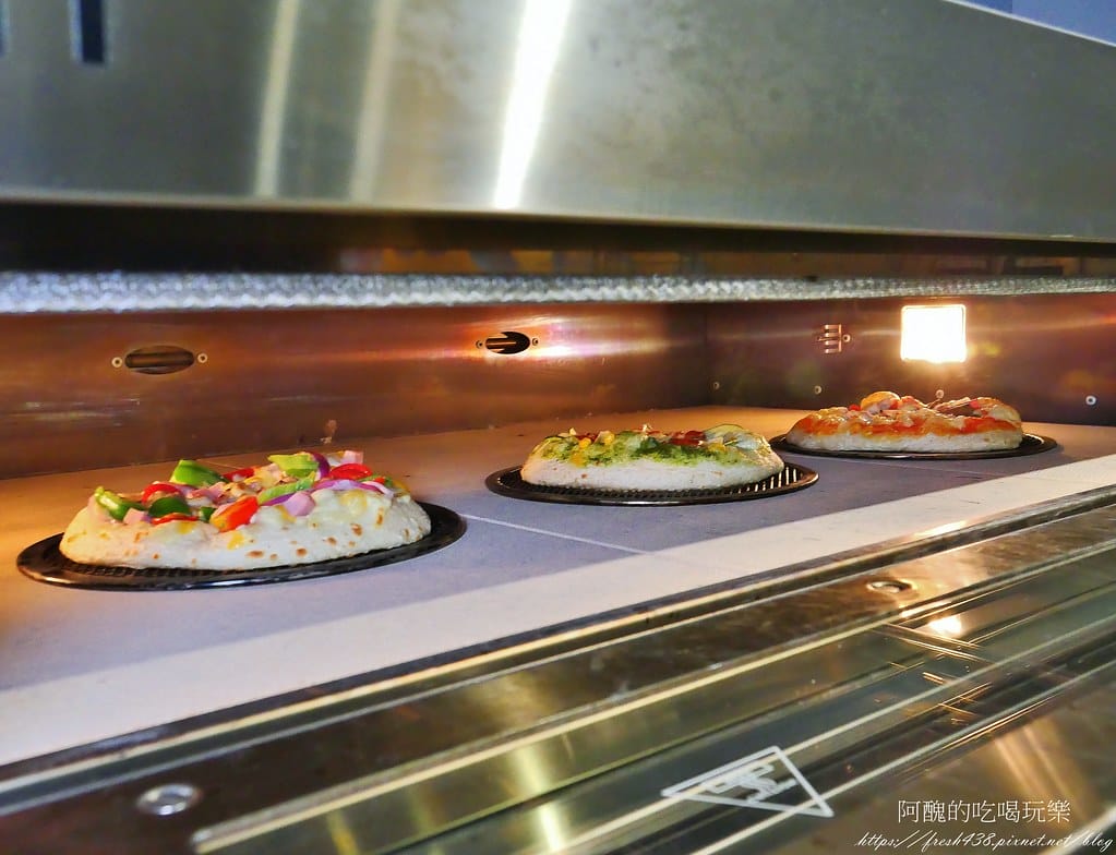 【台北美食】C Pickza,台北東區新開幕pizza店,自由搭配更美味,2分鐘快速上桌。 - 第43張圖 27