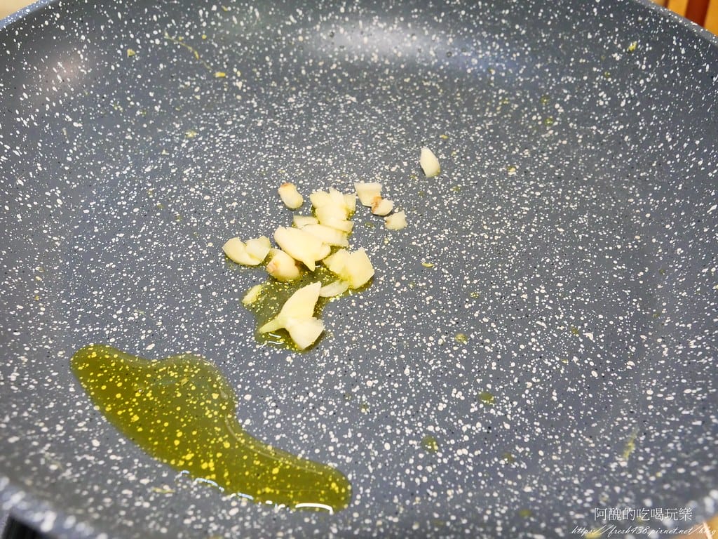 荷蘭豆炒蛋,原來荷蘭豆是胡蘿蔔素之王,保護眼睛,還可預防心肌梗塞。 - 第9張圖 P1017887