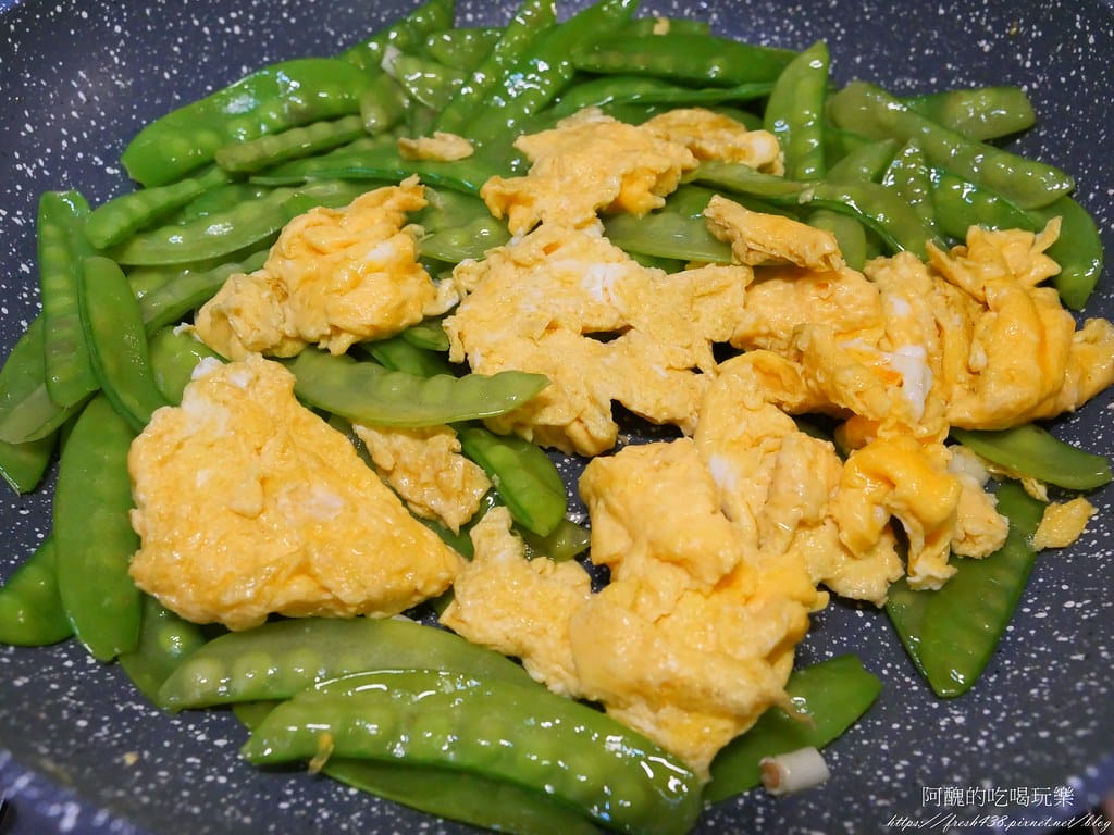 荷蘭豆炒蛋,原來荷蘭豆是胡蘿蔔素之王,保護眼睛,還可預防心肌梗塞。 - 第13張圖 P1017891