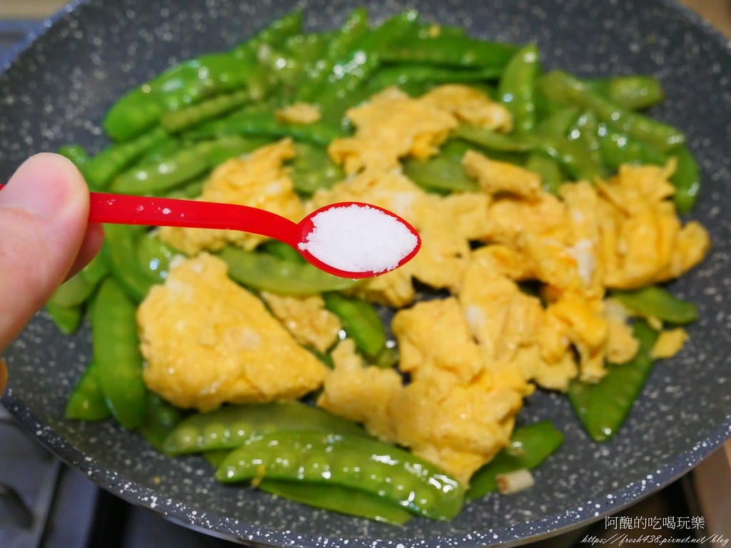 荷蘭豆炒蛋,原來荷蘭豆是胡蘿蔔素之王,保護眼睛,還可預防心肌梗塞。 - 第14張圖 P1017892