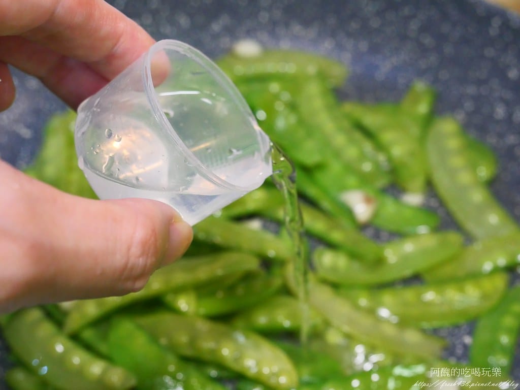 荷蘭豆炒蛋,原來荷蘭豆是胡蘿蔔素之王,保護眼睛,還可預防心肌梗塞。 - 第11張圖 P1017889