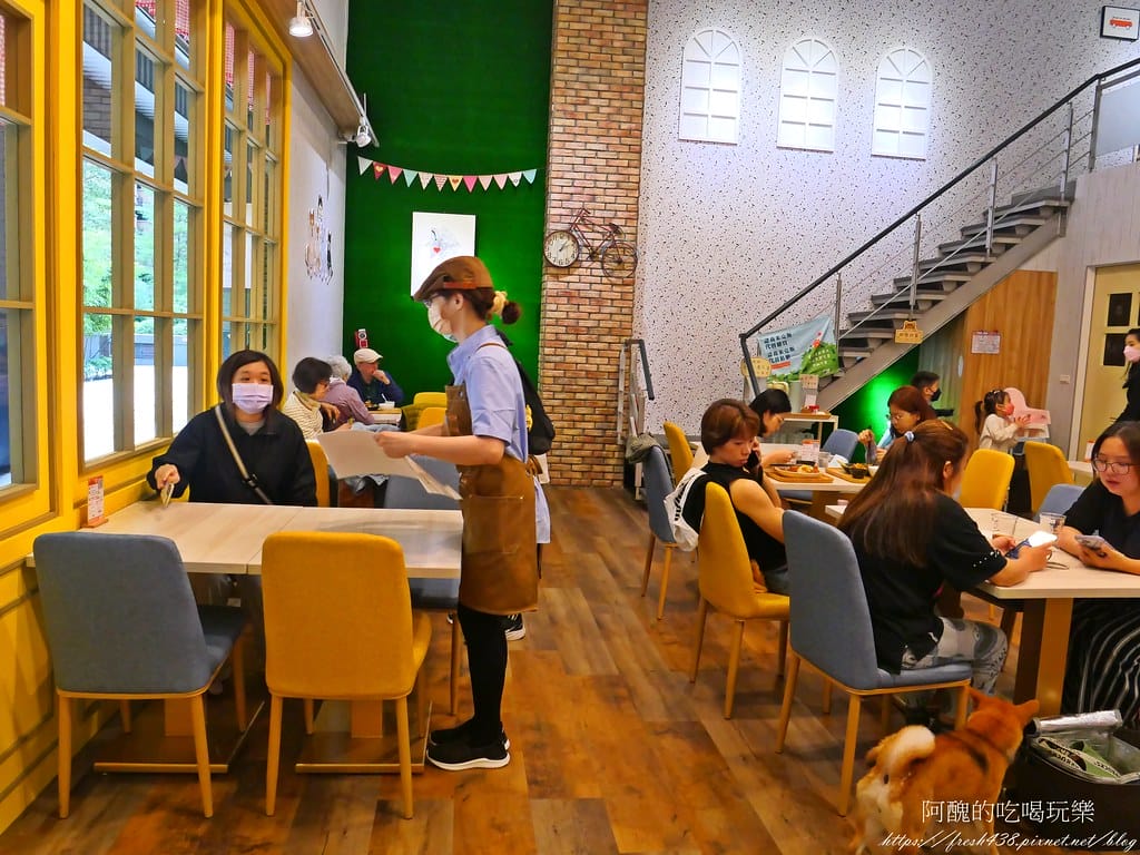 【北大美食】私嚐の吃飯-北大店,寵物友善餐廳,濃郁咖哩、華麗螺旋蛋、親切柴犬,讓您吃得好滿足,還提供寵物餐點哦! - 第12張圖 8