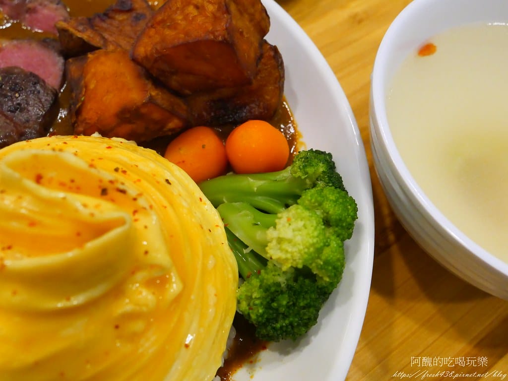 【北大美食】私嚐の吃飯-北大店,寵物友善餐廳,濃郁咖哩、華麗螺旋蛋、親切柴犬,讓您吃得好滿足,還提供寵物餐點哦! - 第58張圖 58