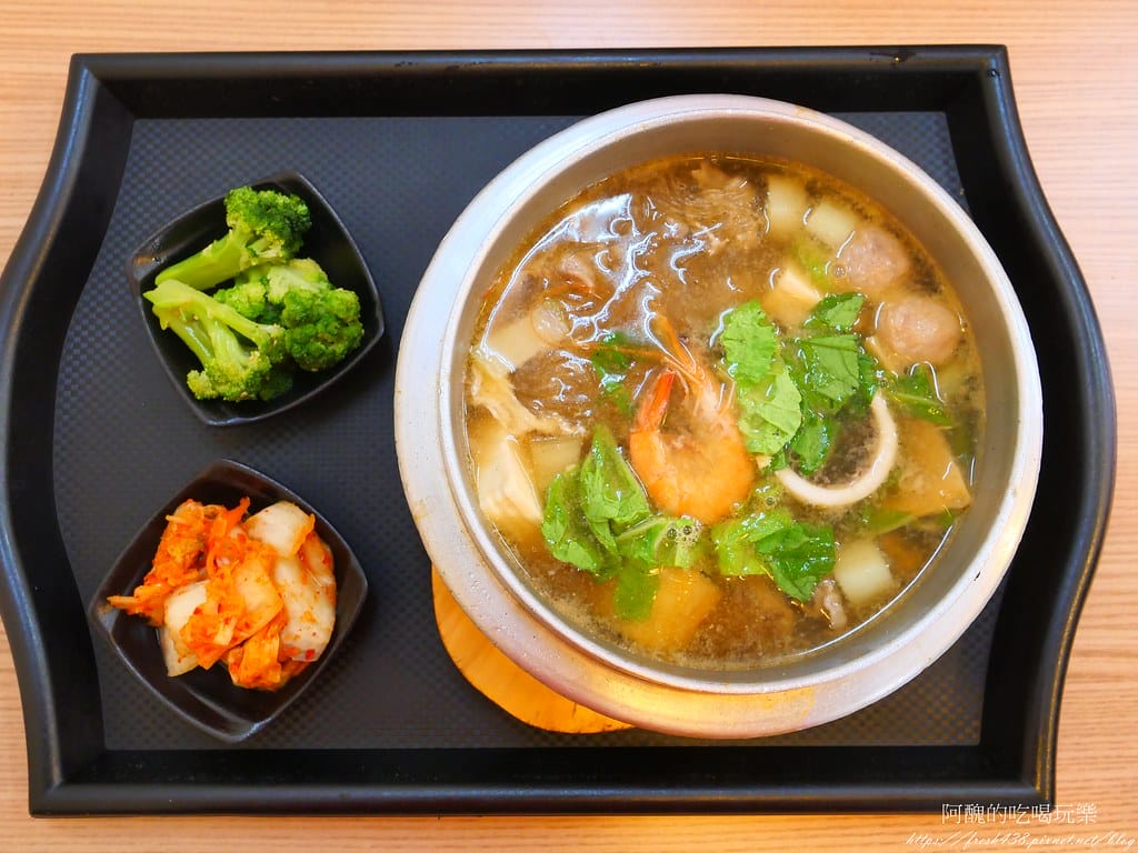 【樹林美食】咕咕圓韓式料理,韓式烤肉飯、部隊鍋一級棒,小菜多元可口,白飯、飲料內用吃到飽。 - 第16張圖 17
