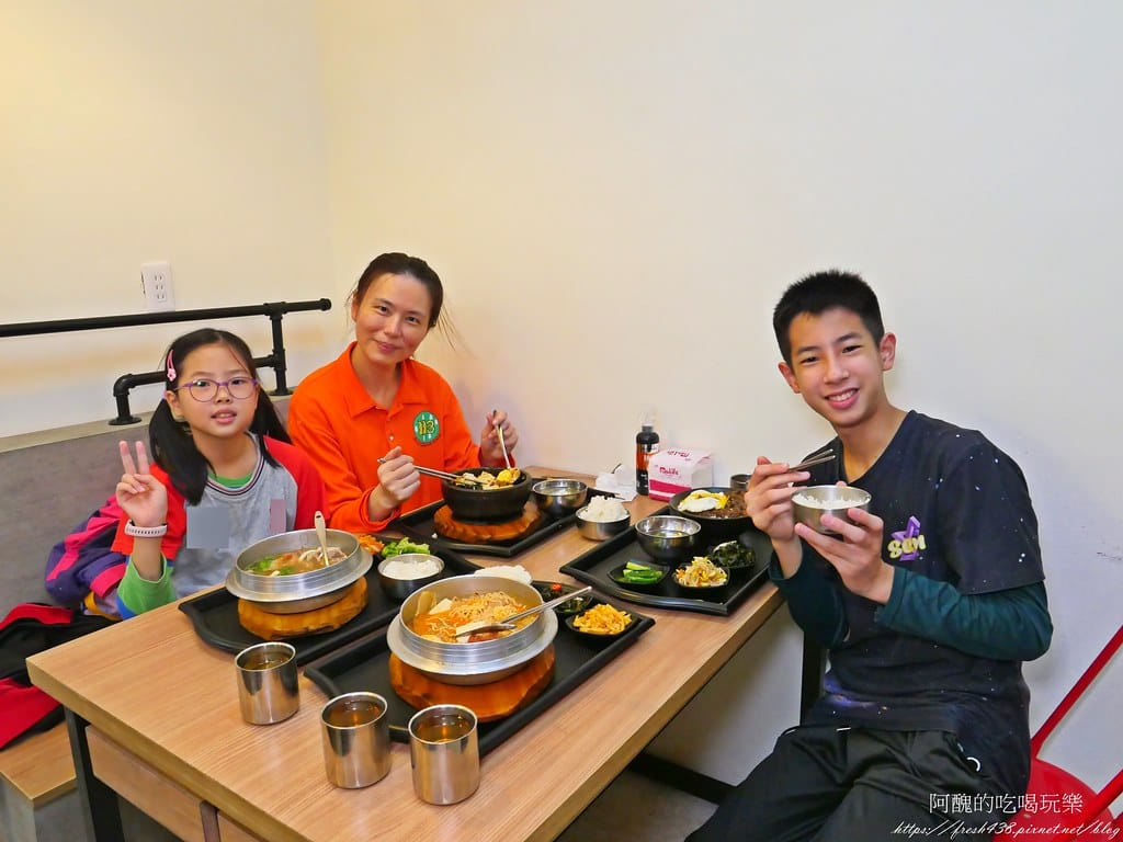 【樹林美食】咕咕圓韓式料理,韓式烤肉飯、部隊鍋一級棒,小菜多元可口,白飯、飲料內用吃到飽。 - 第46張圖 44