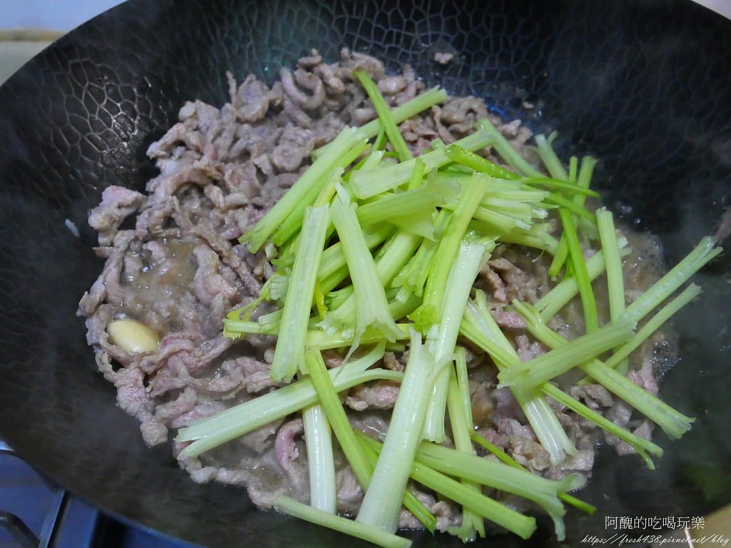 芹菜炒肉絲,原來芹菜可以抗癌、護眼、降血壓、保護肝臟、。 - 第7張圖 P1018827