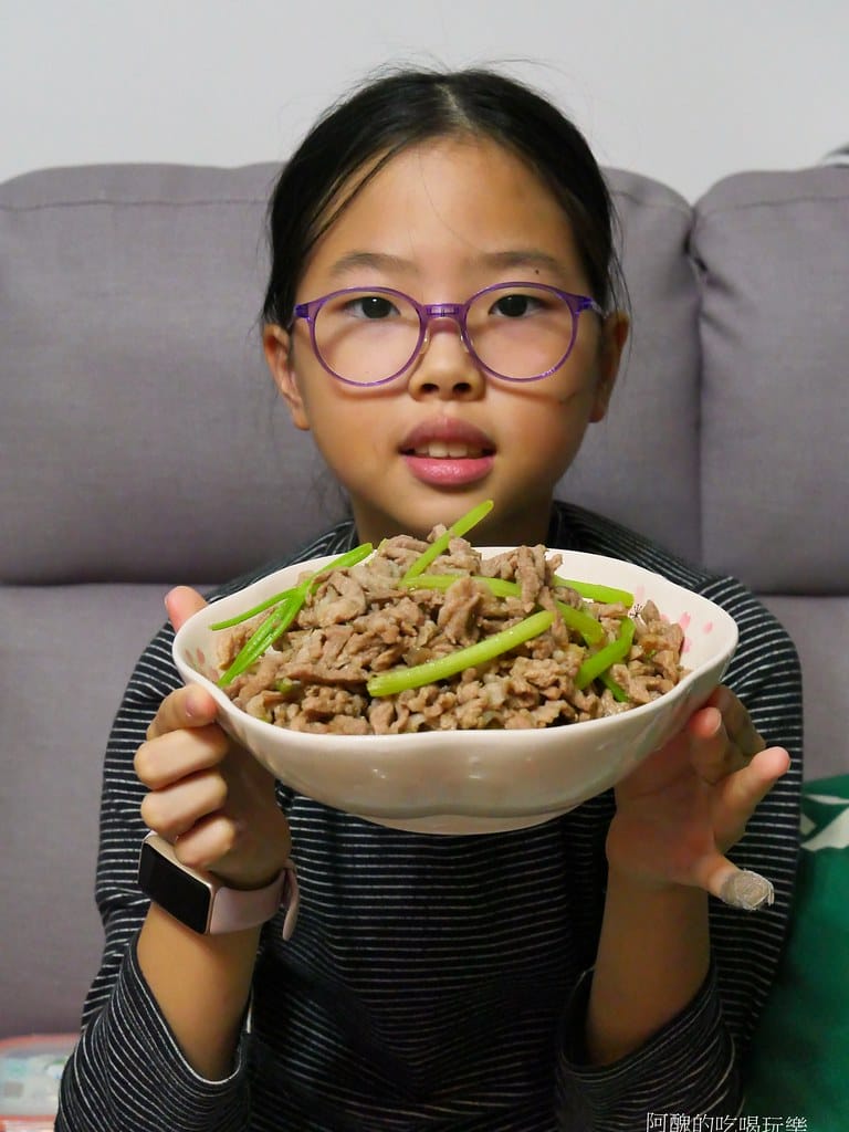 芹菜炒肉絲,原來芹菜可以抗癌、護眼、降血壓、保護肝臟、。 - 第10張圖 P1018834