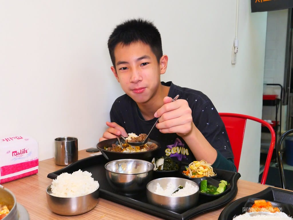 【樹林美食】咕咕圓韓式料理,韓式烤肉飯、部隊鍋一級棒,小菜多元可口,白飯、飲料內用吃到飽。 - 第47張圖 45
