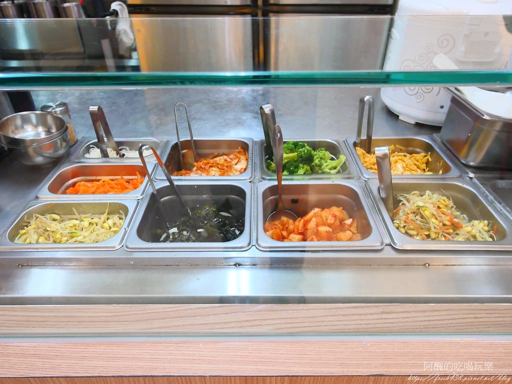 【樹林美食】咕咕圓韓式料理,韓式烤肉飯、部隊鍋一級棒,小菜多元可口,白飯、飲料內用吃到飽。 - 第14張圖 15