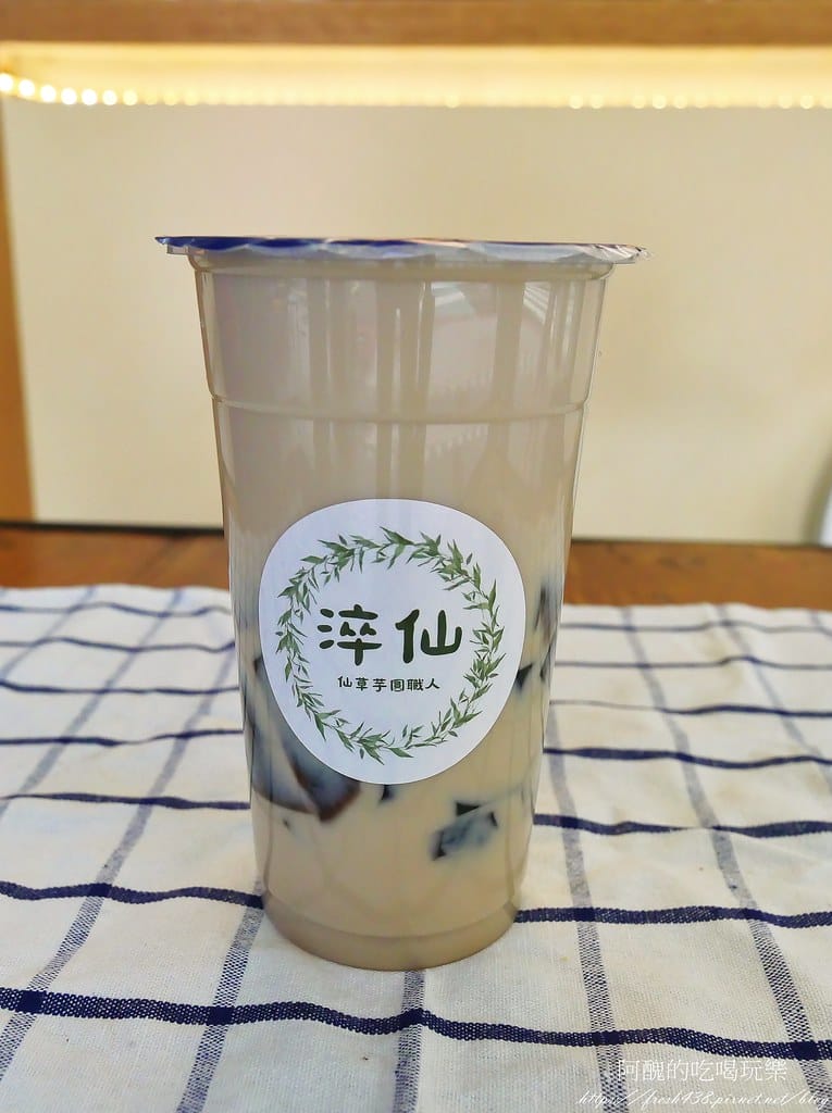 【板橋美食】淬仙-手工芋圓芋泥專賣板橋金門店,美味香醇燒仙草、手工芋圓,還有脆皮車輪餅。 - 第19張圖 12