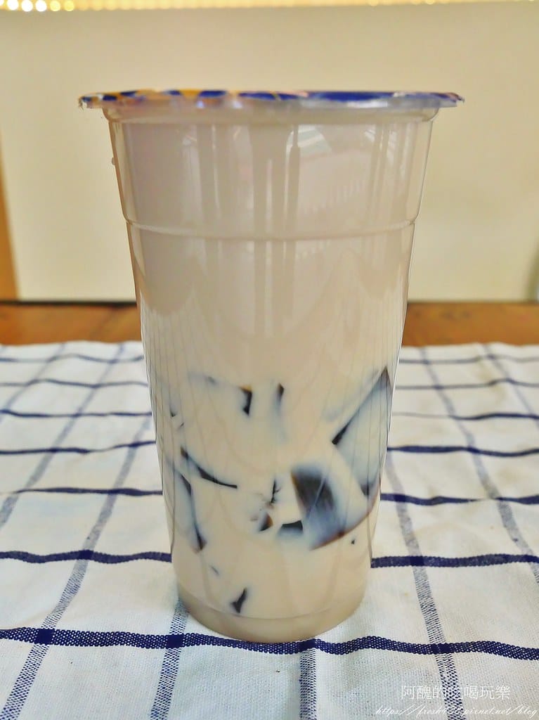 【板橋美食】淬仙-手工芋圓芋泥專賣板橋金門店,美味香醇燒仙草、手工芋圓,還有脆皮車輪餅。 - 第20張圖 13