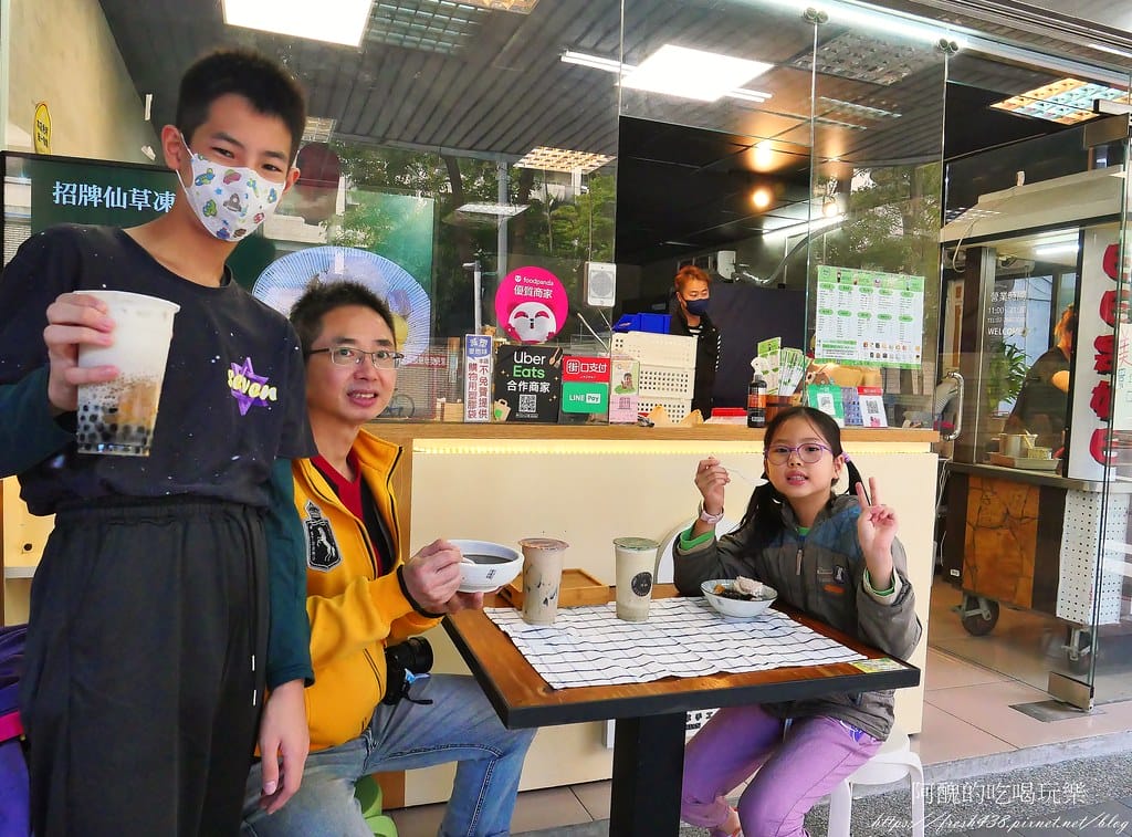 【板橋美食】淬仙-手工芋圓芋泥專賣板橋金門店,美味香醇燒仙草、手工芋圓,還有脆皮車輪餅。 - 第46張圖 50