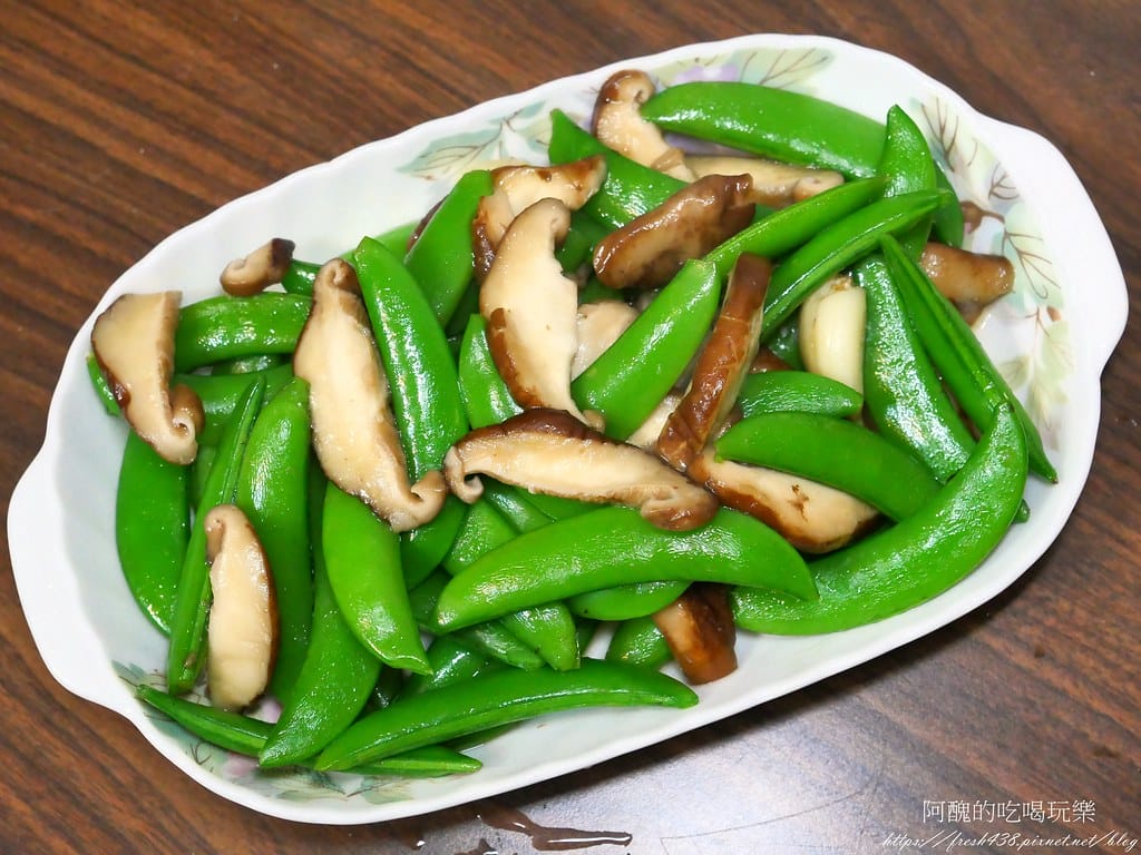 【素食料理】清炒香菇甜豆,整盤被小孩搶光光! - 第8張圖 P1019021