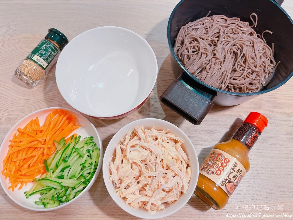 台灣搵醬-胡麻豆乳醬、海鮮五味醬,完成呈現雞絲蕎麥涼麵、蔥蛋中卷,家家必備的沾醬!! - 第17張圖 14