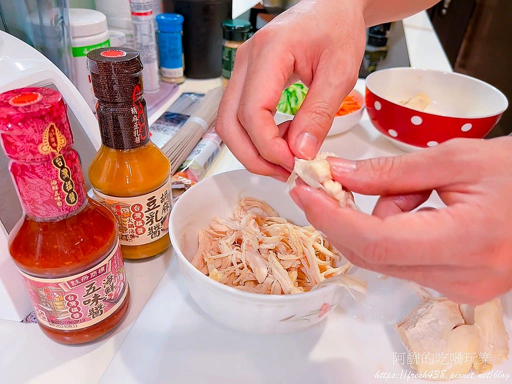 台灣搵醬-胡麻豆乳醬、海鮮五味醬,完成呈現雞絲蕎麥涼麵、蔥蛋中卷,家家必備的沾醬!! - 第13張圖 10