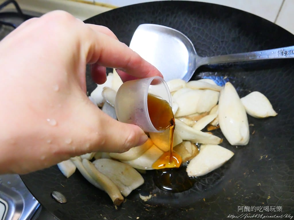 【素食料理】麻油杏鮑菇,Q彈美味,暖心又暖胃。 - 第6張圖 P1019675