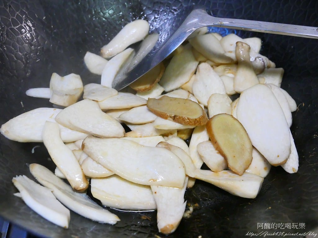 【素食料理】麻油杏鮑菇,Q彈美味,暖心又暖胃。 - 第7張圖 P1019676
